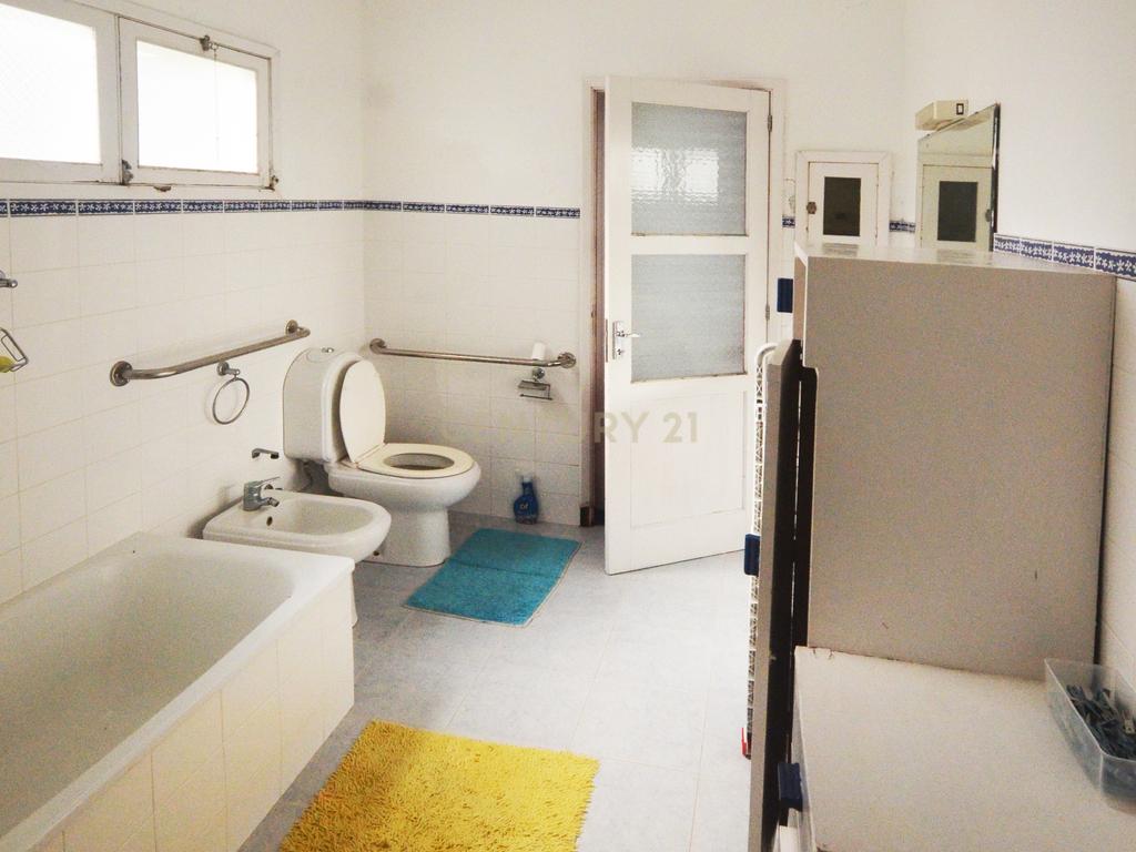 Casa na Rua Coronel Chaves em Ponta Delgada - Image 22
