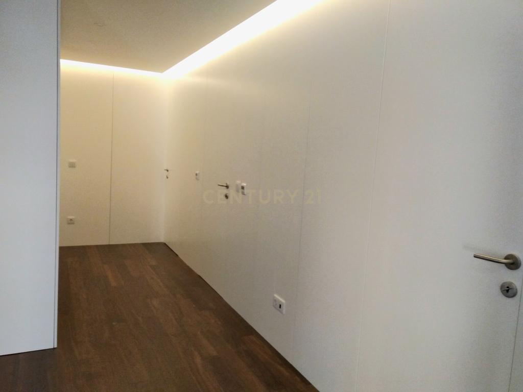 Apartamento T4 totalmente renovado junto à Casa da Música - Image 17