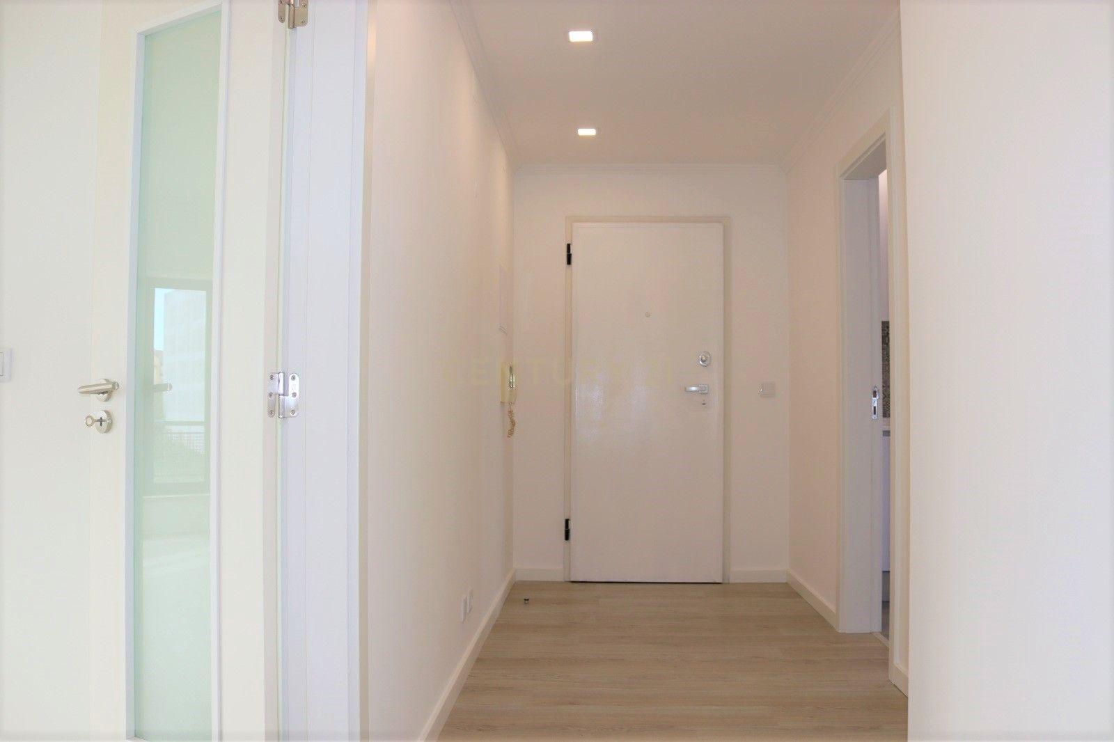 Apartamento T3 Remodelado c/ Garagem Arrecadação | Centro de Mafra - Image 5
