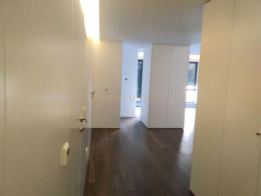Apartamento T4 totalmente renovado junto à Casa da Música - Image 23