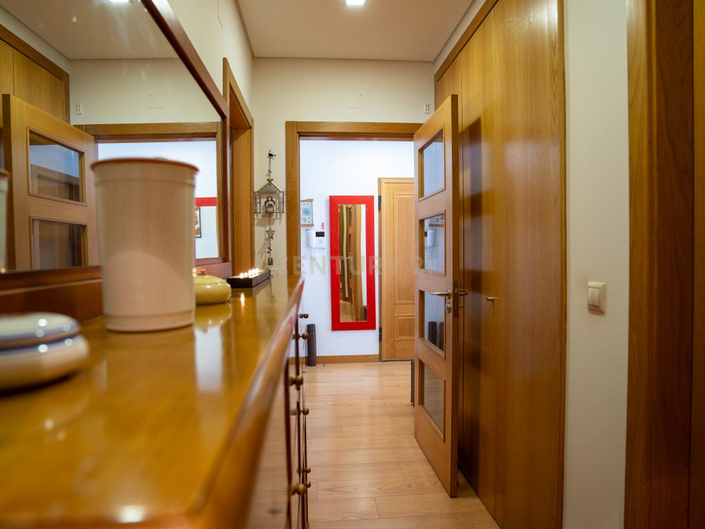 Apartamento com Terraço T2  de Charme em Benfica - Excelência e Conforto - Image 34