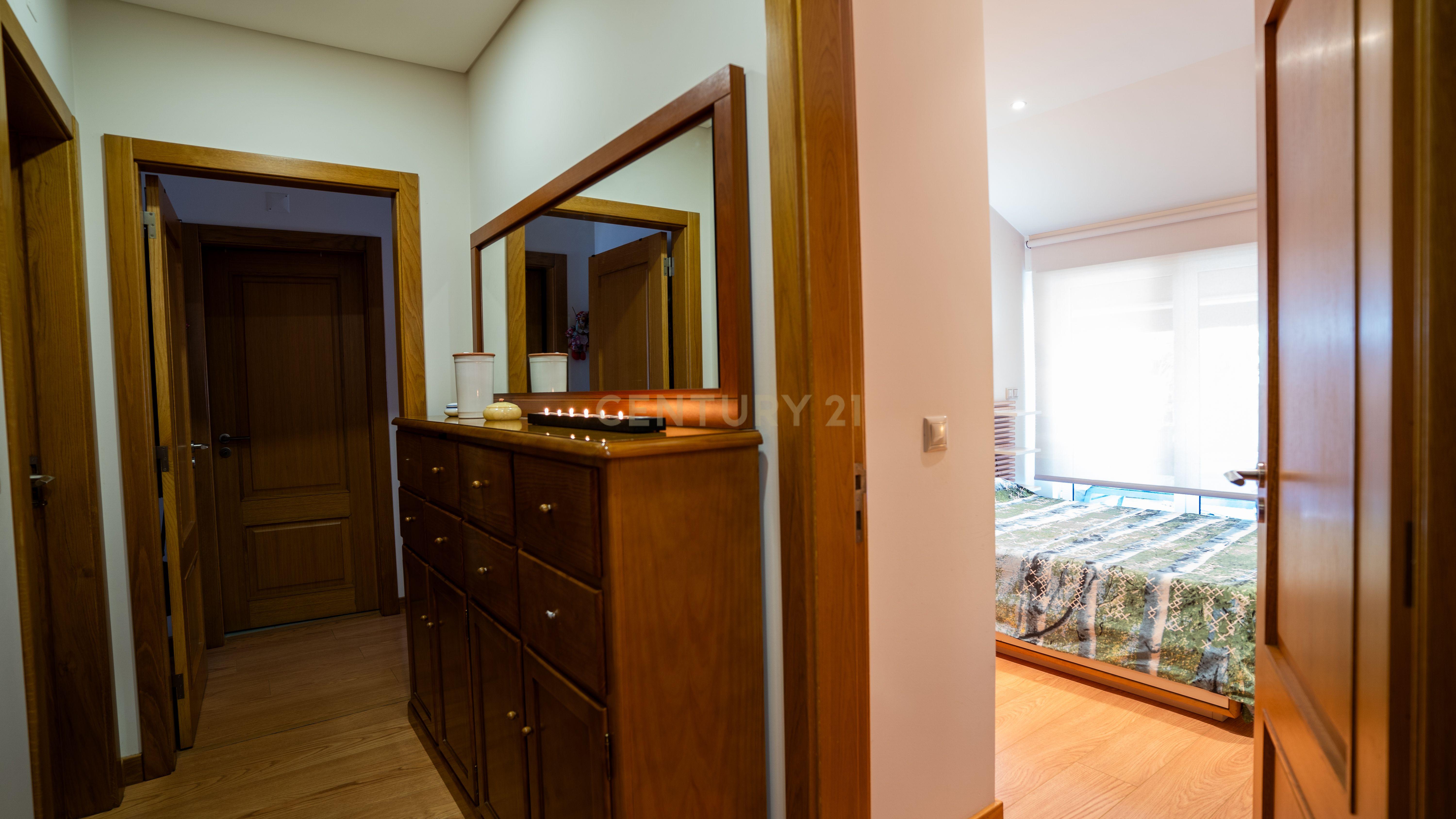 Apartamento com Terraço T2 de Charme em Benfica - Excelência e Conforto - Image 35