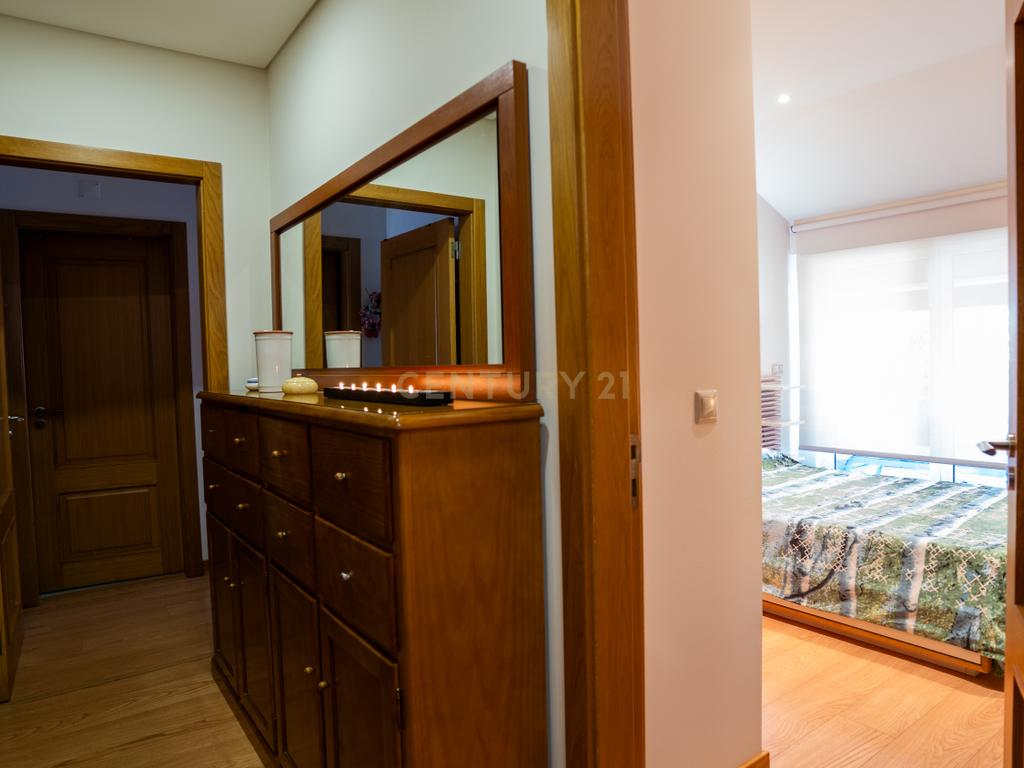 Apartamento com Terraço T2  de Charme em Benfica - Excelência e Conforto - Image 35