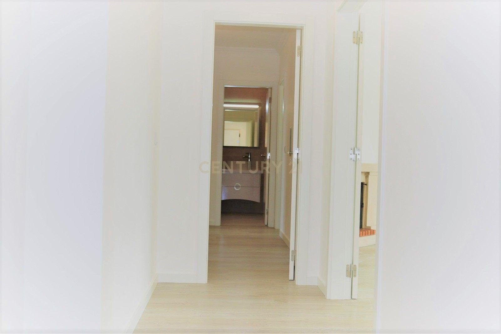 Apartamento T3 Remodelado c/ Garagem Arrecadação | Centro de Mafra - Image 9