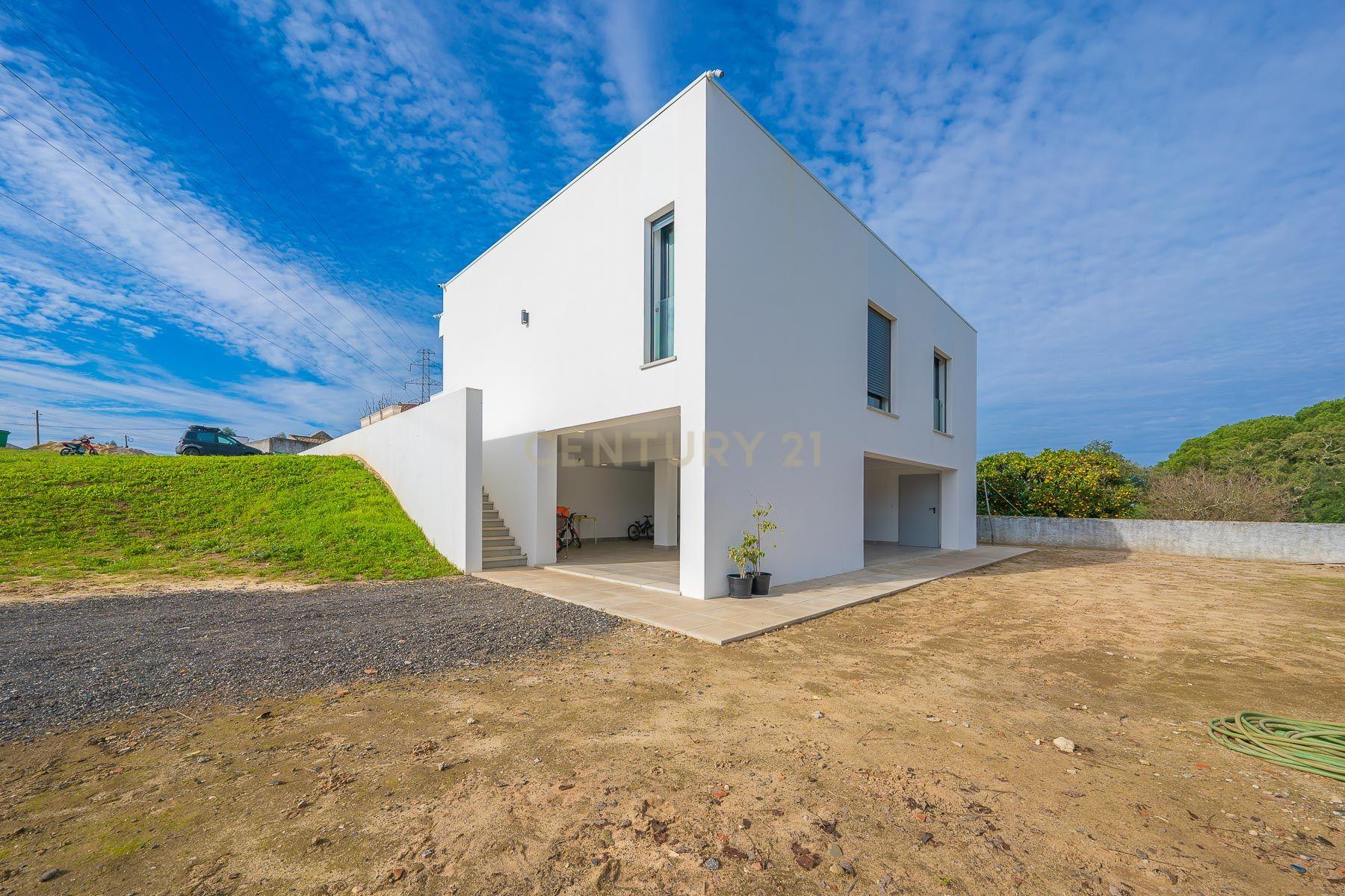Coina - Extraordinária moradia isolada térrea de 4 assoalhadas com acabamentos de alta qualidade inserida num lote de 2000 M2. - Image 36