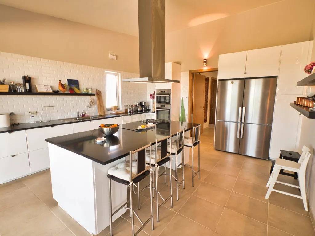 Herdade de 271 Hectares no Barlavento Algarvio, com moradia + 4 estudios, piscina, 9 barragens, 3 estufas. - Image 12