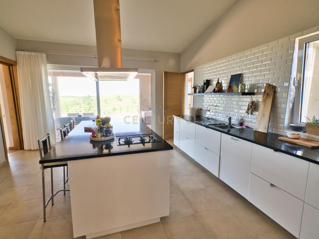 Herdade de 271 Hectares no Barlavento Algarvio, com moradia + 4 estudios, piscina, 9 barragens, 3 estufas. - Image 10