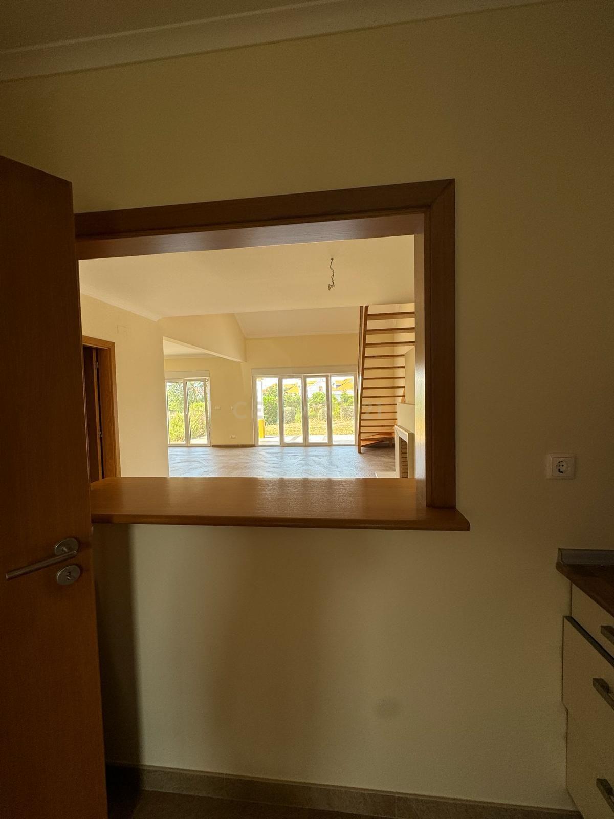 Encantadora moradia de 3 quartos situada no condomínio fechado Casas da Aldeia, em São Francisco da Serra - Image 18