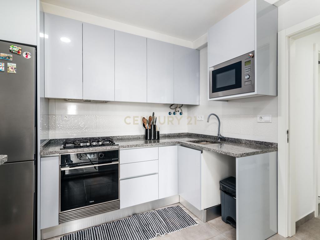 Duplex Renovado com Terraços em Mem-Martins - Image 32