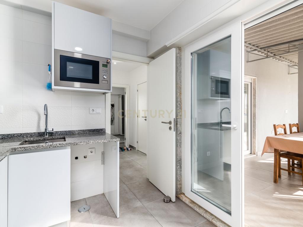 Duplex Renovado com Terraços em Mem-Martins - Image 34