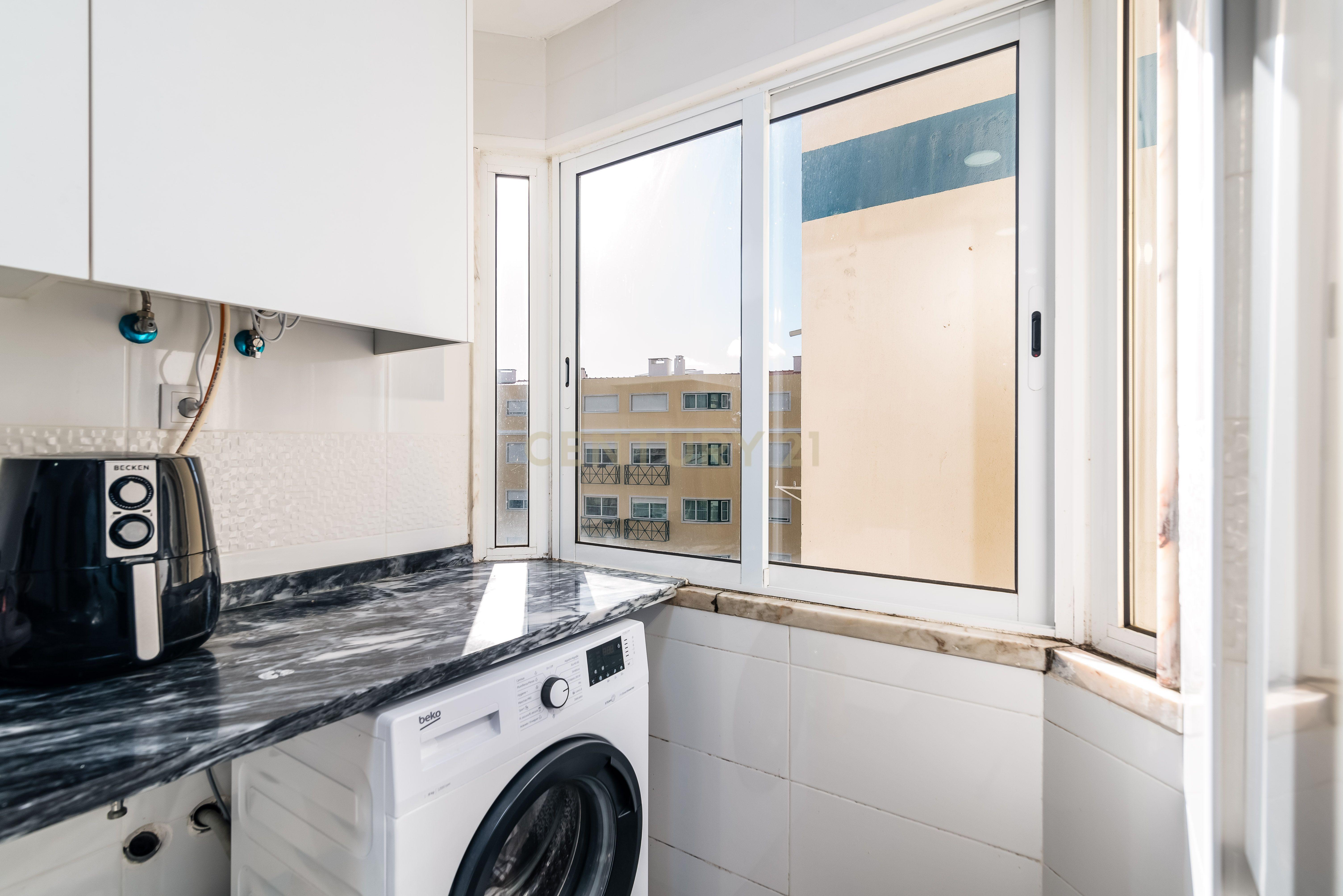 Duplex Renovado com Terraços em Mem-Martins - Image 7