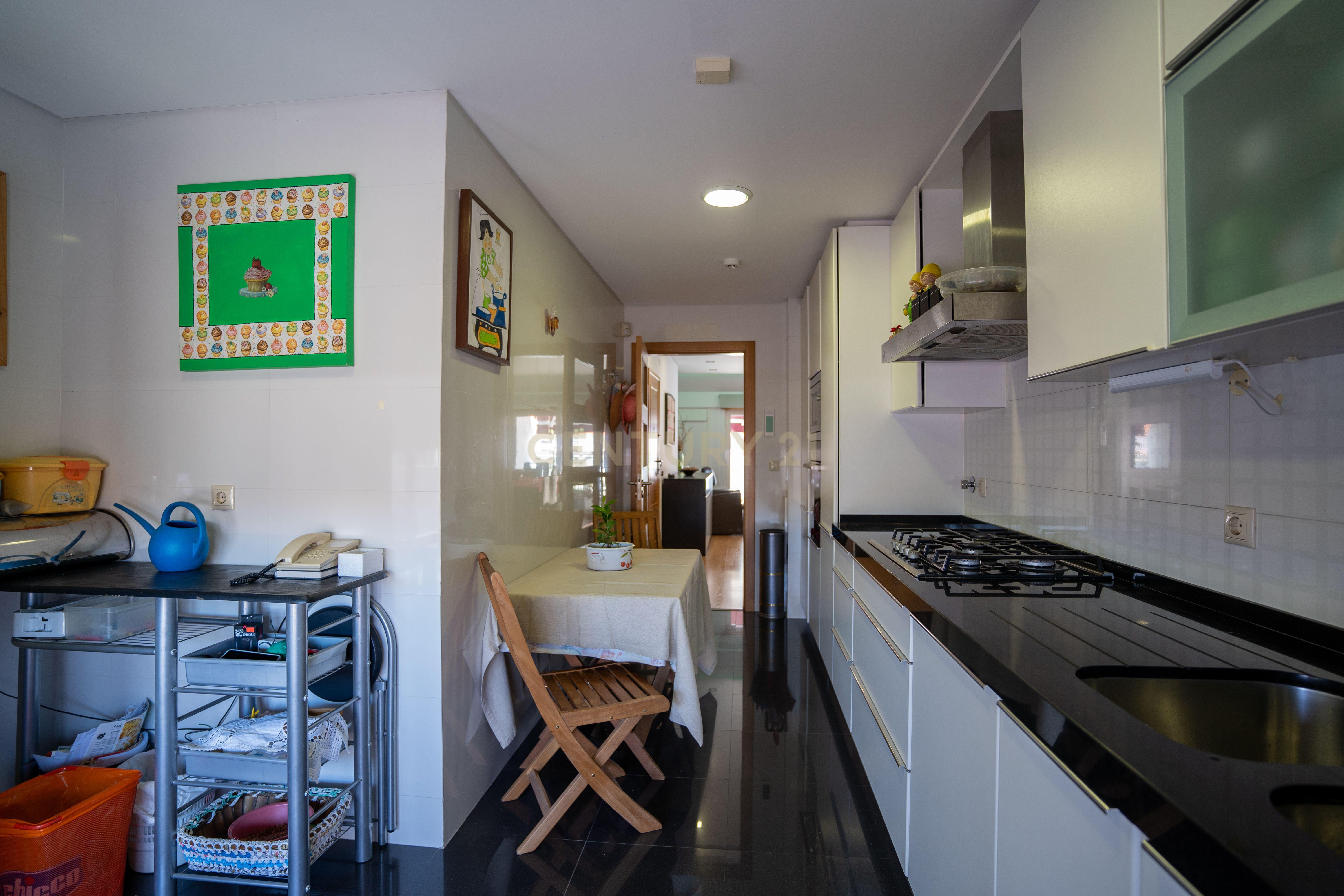Apartamento com Terraço T2 de Charme em Benfica - Excelência e Conforto - Image 41