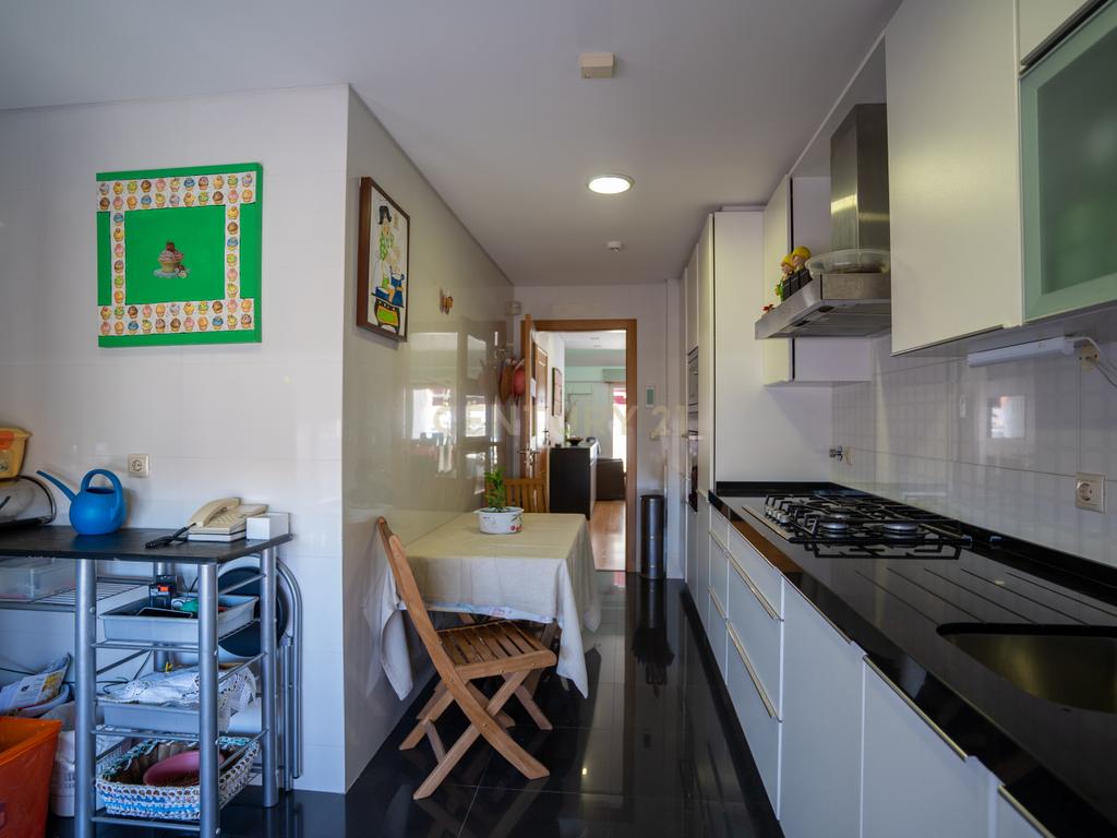 Apartamento com Terraço T2  de Charme em Benfica - Excelência e Conforto - Image 41