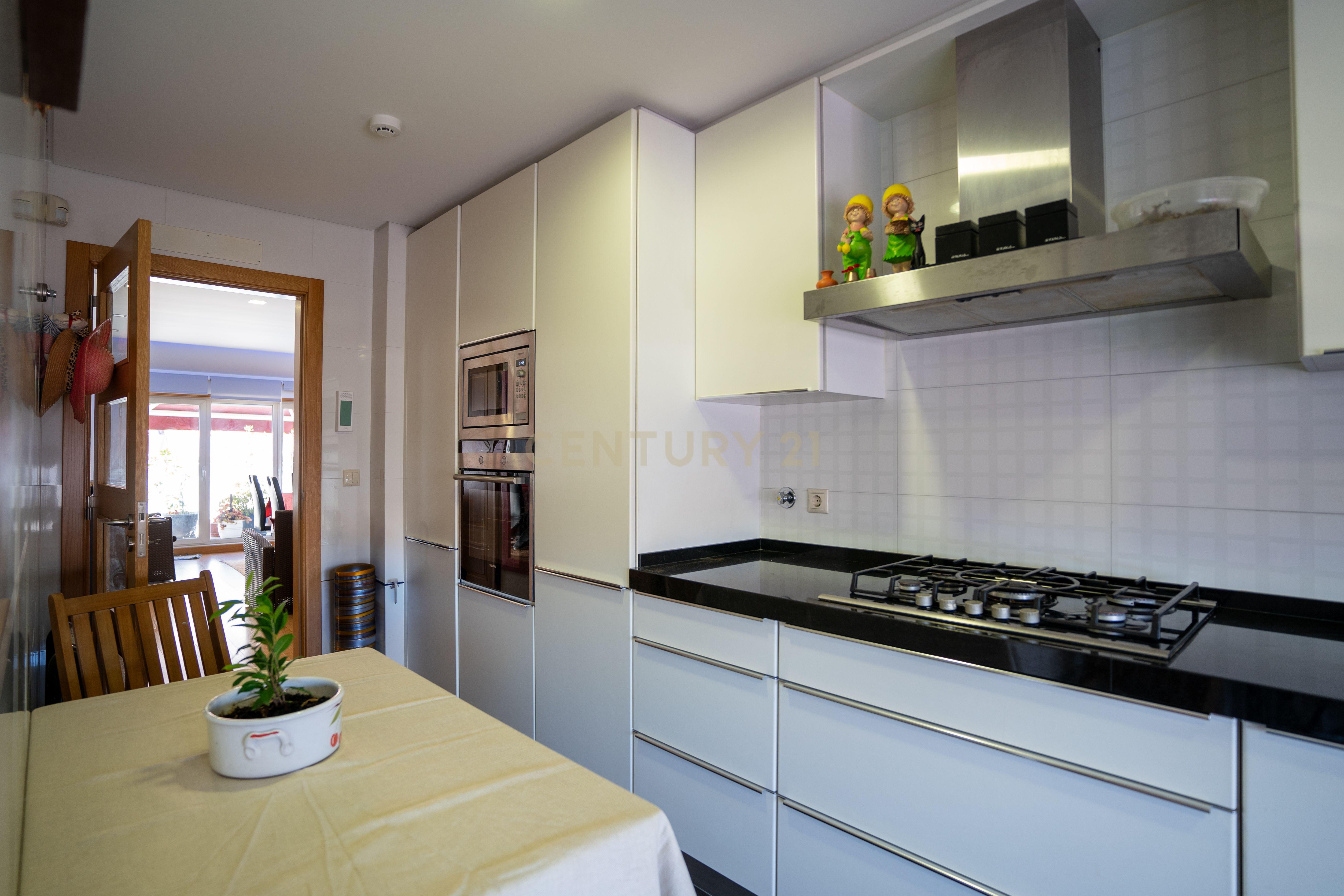 Apartamento com Terraço T2 de Charme em Benfica - Excelência e Conforto - Image 39
