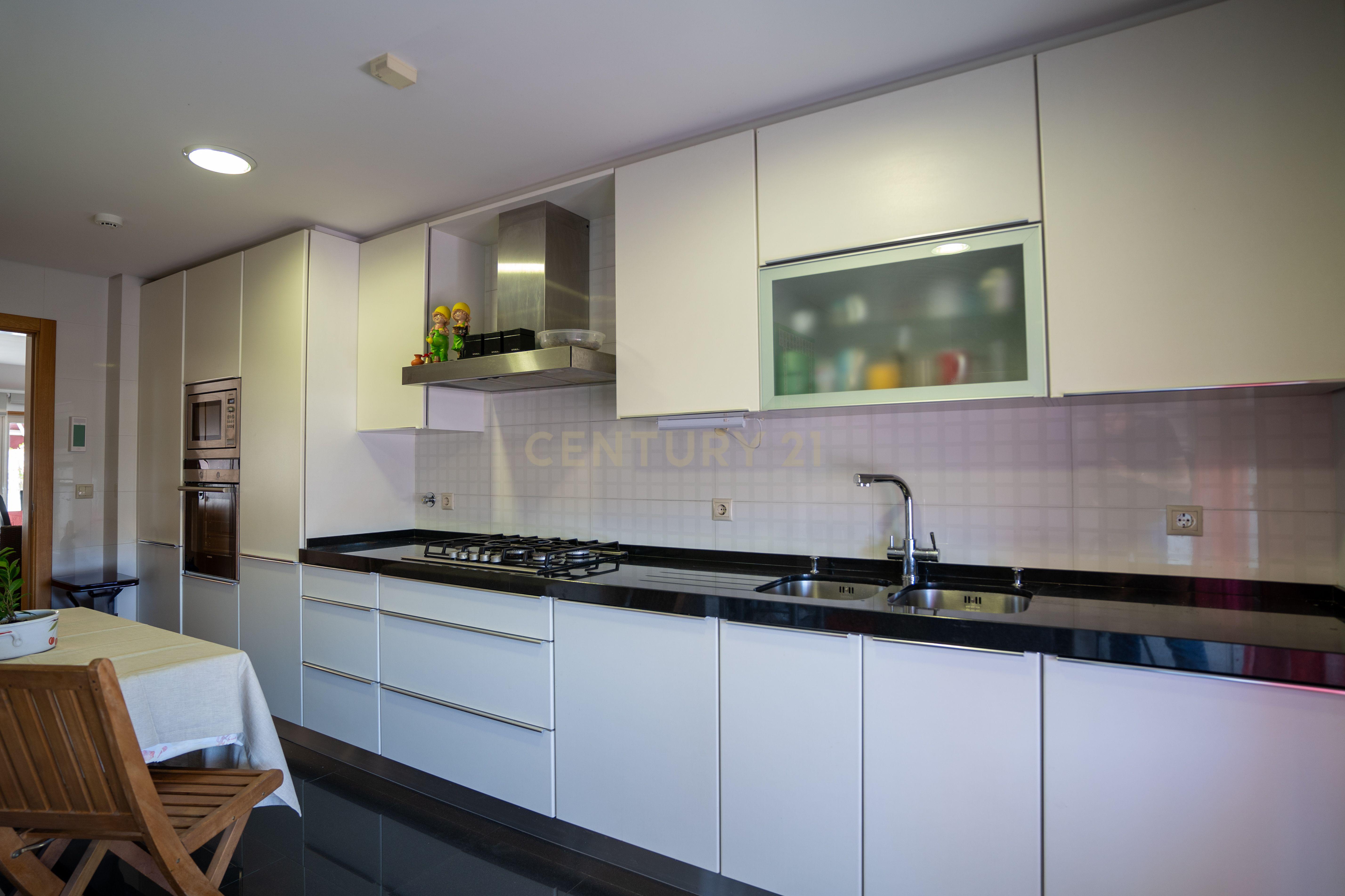 Apartamento com Terraço T2 de Charme em Benfica - Excelência e Conforto - Image 37