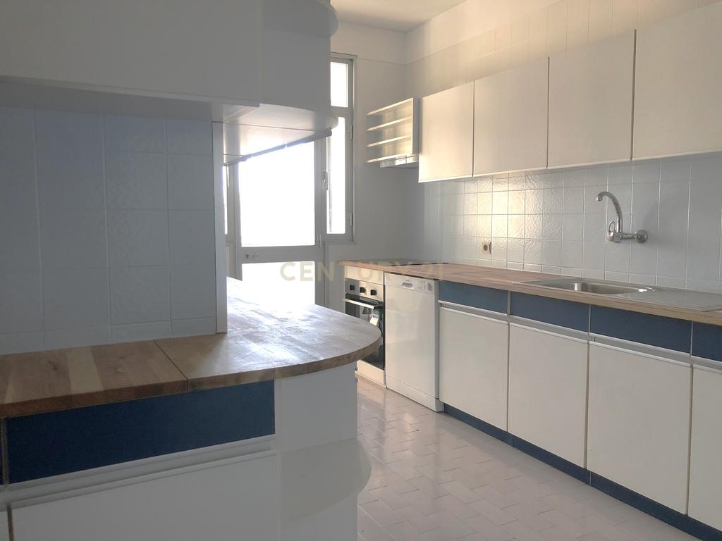 Apartamento T4 na Av. Vasco da Gama, Pinheiro Manso - Image 1