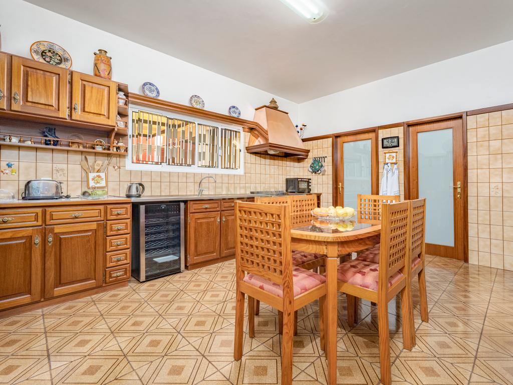 Fantástica moradia T4 no Funchal para quem procura um estilo de vida relaxante e de qualidade na ilha da Madeira.🏡 - Image 12