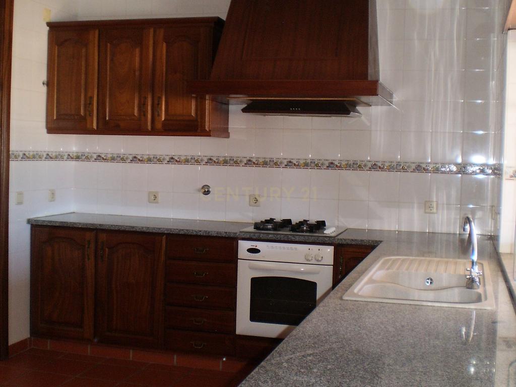 MORADIA de 3 ANDARES, ARMAZÉM-LOJA-HABITAÇÃO - Image 14