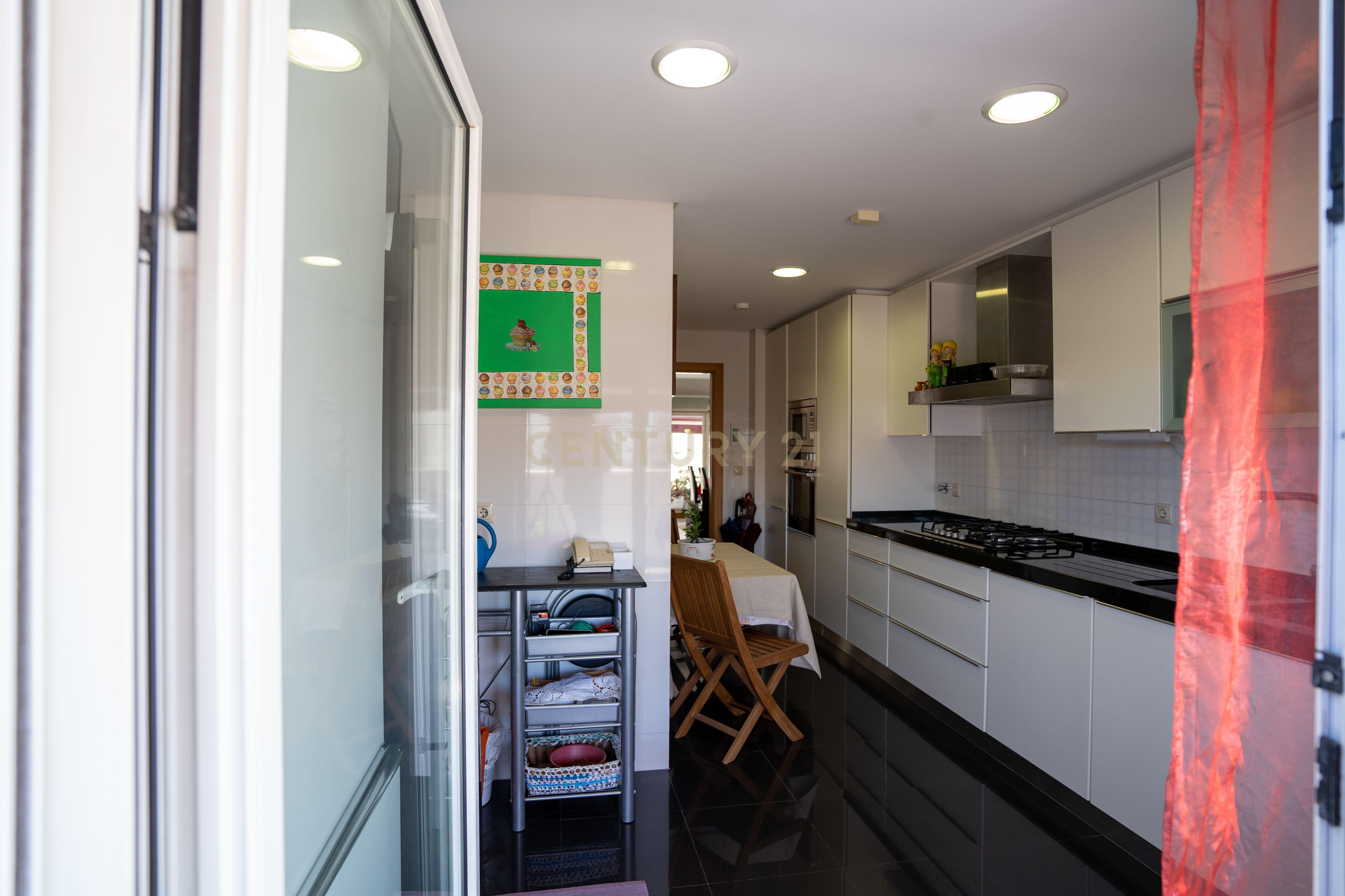 Apartamento com Terraço T2 de Charme em Benfica - Excelência e Conforto - Image 40