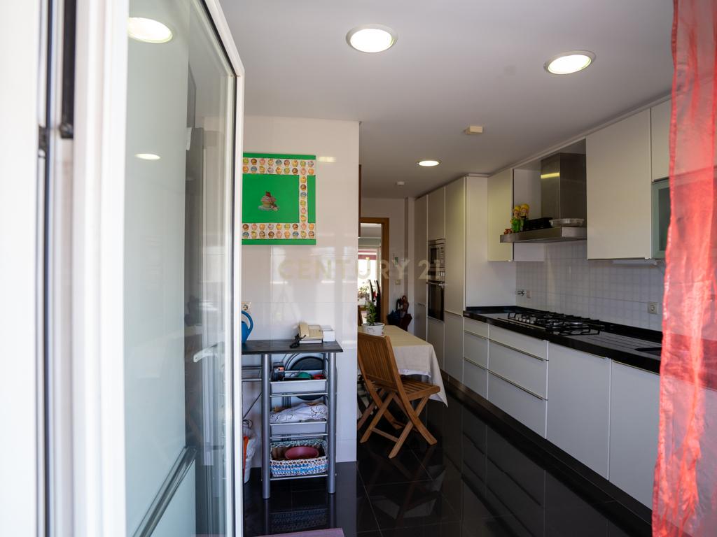 Apartamento com Terraço T2  de Charme em Benfica - Excelência e Conforto - Image 40