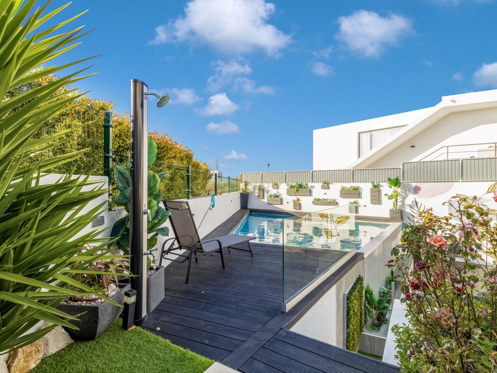 Moradia T3+2 | Sesimbra com Piscina, Jacuzzi, duas Pérgulas Bioclimáticas e muito mais. - Image 55