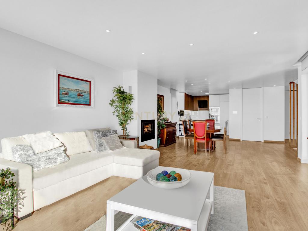 Moradia T3+2 | Sesimbra com Piscina, Jacuzzi, duas Pérgulas Bioclimáticas e muito mais. - Image 29