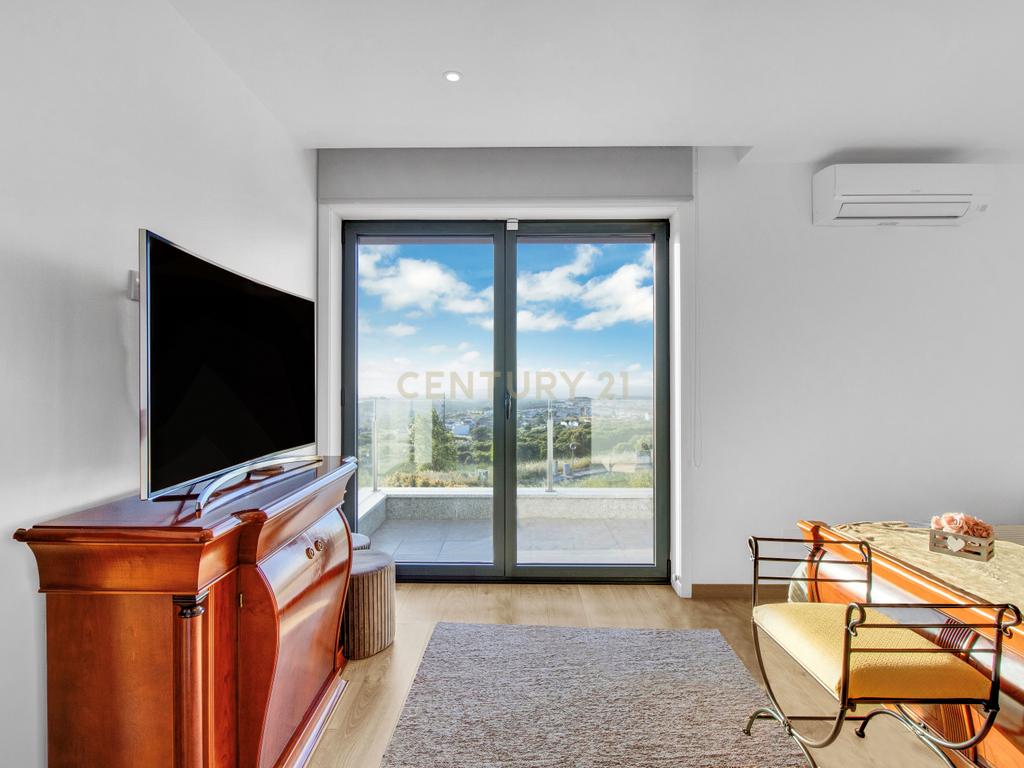 Moradia T3+2 | Sesimbra com Piscina, Jacuzzi, duas Pérgulas Bioclimáticas e muito mais. - Image 61