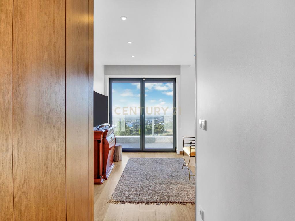 Moradia T3+2 | Sesimbra com Piscina, Jacuzzi, duas Pérgulas Bioclimáticas e muito mais. - Image 62