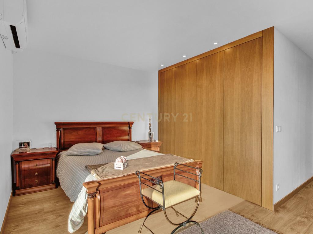 Moradia T3+2 | Sesimbra com Piscina, Jacuzzi, duas Pérgulas Bioclimáticas e muito mais. - Image 64