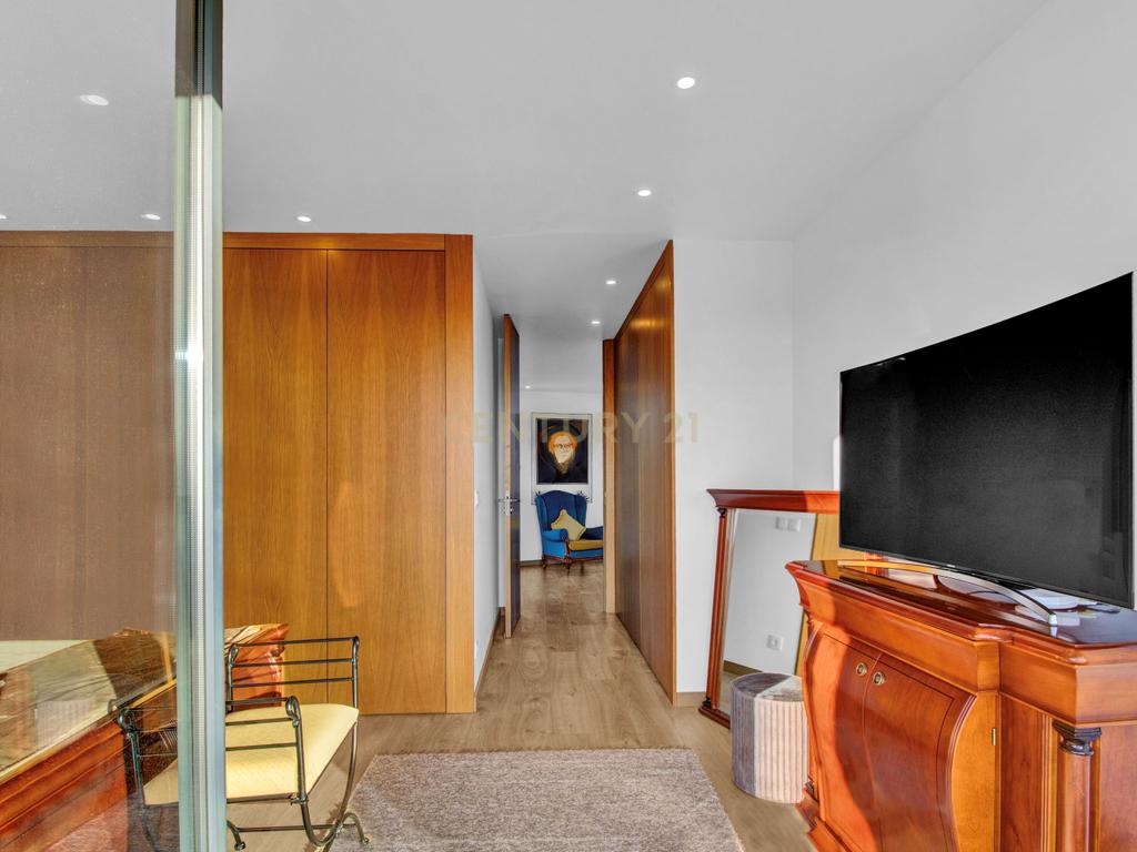 Moradia T3+2 | Sesimbra com Piscina, Jacuzzi, duas Pérgulas Bioclimáticas e muito mais. - Image 65