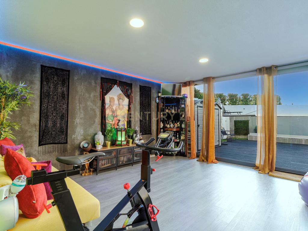 Moradia T3+2 | Sesimbra com Piscina, Jacuzzi, duas Pérgulas Bioclimáticas e muito mais. - Image 16
