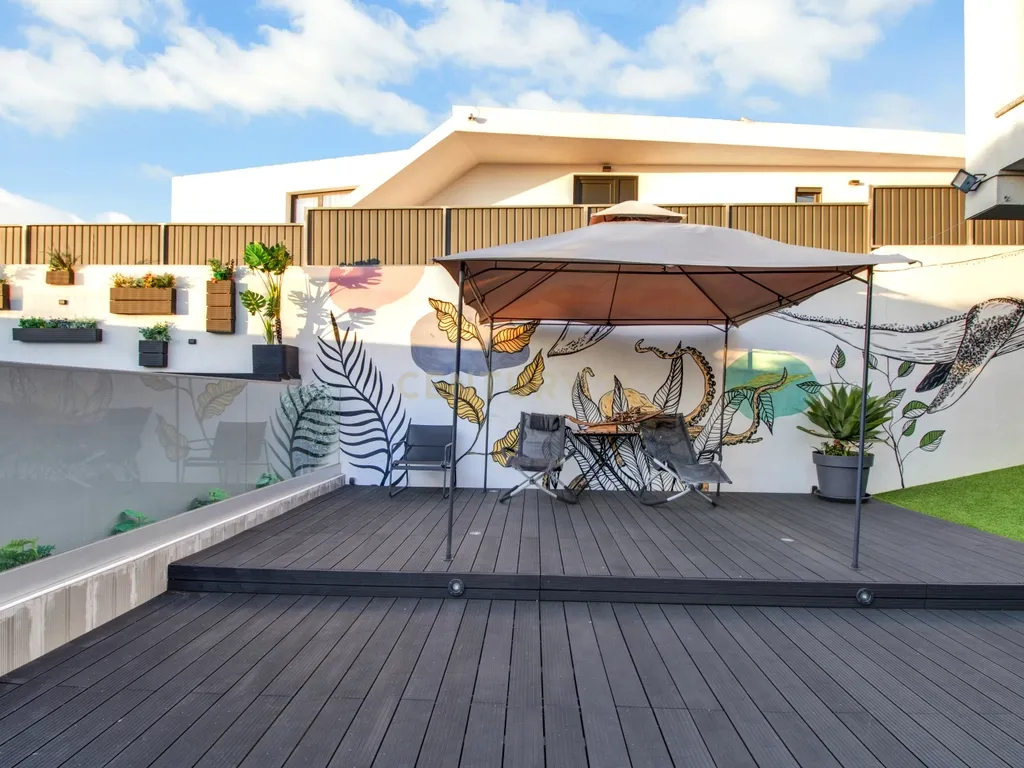 Moradia T3+2 | Sesimbra com Piscina, Jacuzzi, duas Pérgulas Bioclimáticas e muito mais. - Image 20