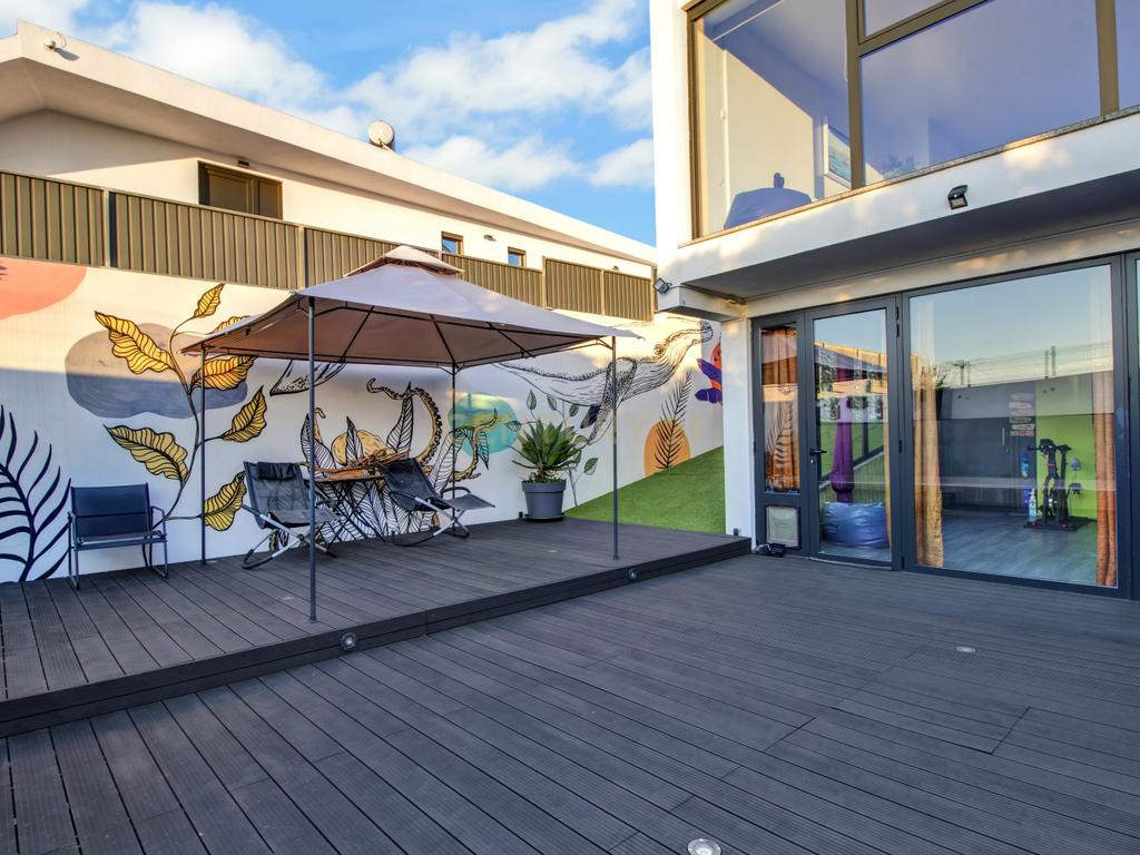Moradia T3+2 | Sesimbra com Piscina, Jacuzzi, duas Pérgulas Bioclimáticas e muito mais. - Image 19