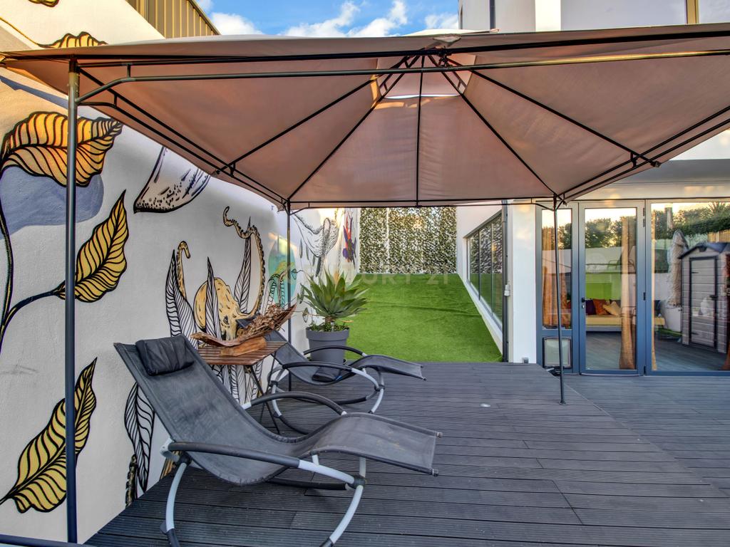 Moradia T3+2 | Sesimbra com Piscina, Jacuzzi, duas Pérgulas Bioclimáticas e muito mais. - Image 17
