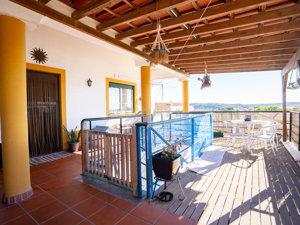 MORADIA de 3 ANDARES, ARMAZÉM-LOJA-HABITAÇÃO - Image 9