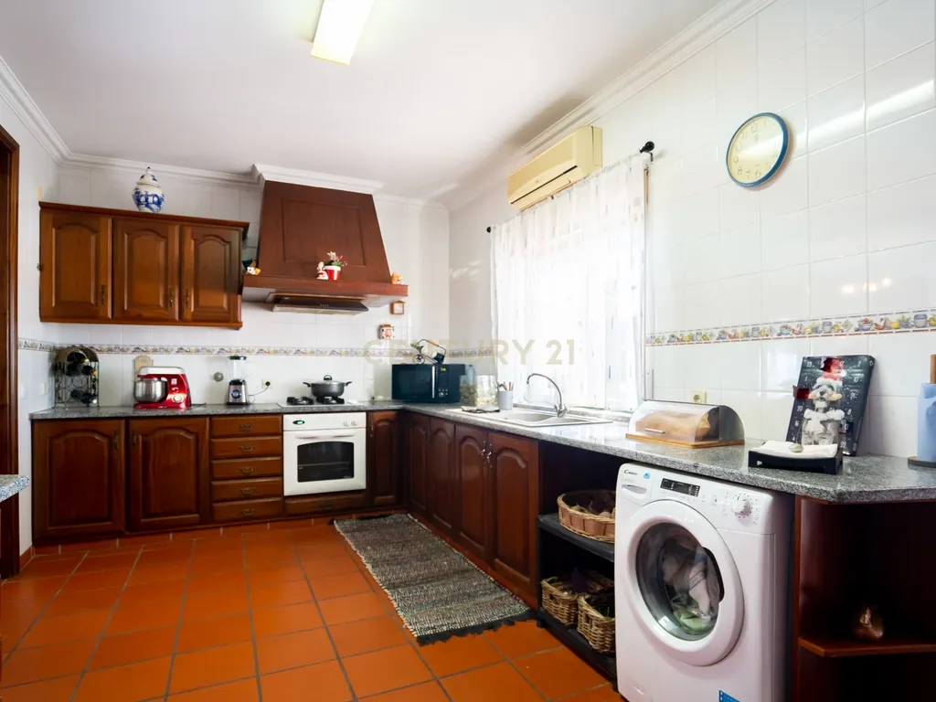 MORADIA de 3 ANDARES, ARMAZÉM-LOJA-HABITAÇÃO - Image 16