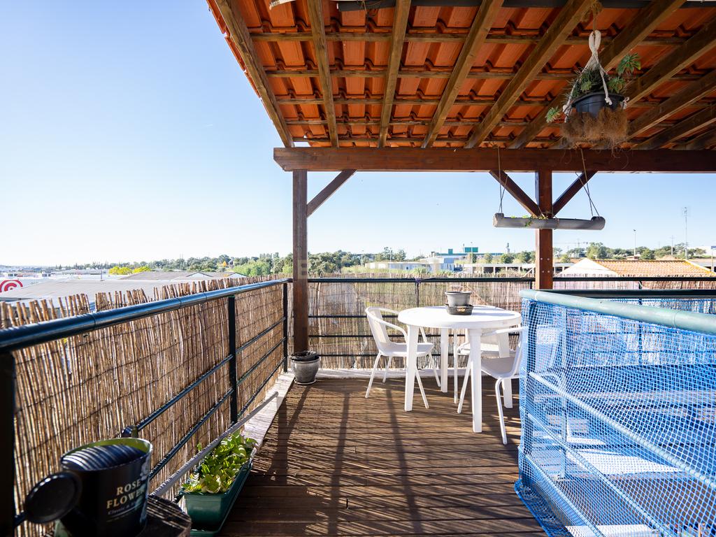 MORADIA de 3 ANDARES, ARMAZÉM-LOJA-HABITAÇÃO - Image 10