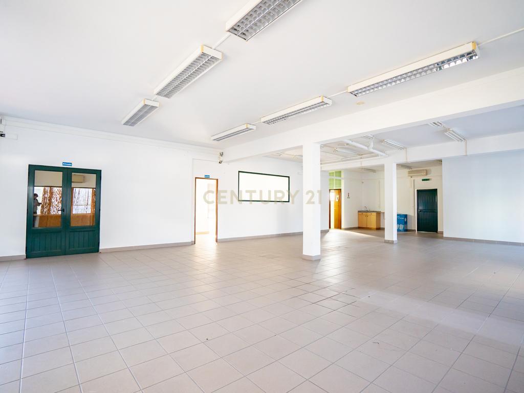 MORADIA de 3 ANDARES, ARMAZÉM-LOJA-HABITAÇÃO - Image 38