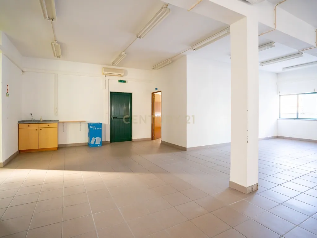 MORADIA de 3 ANDARES, ARMAZÉM-LOJA-HABITAÇÃO - Image 40