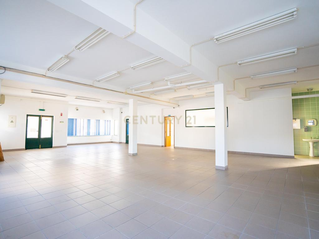 MORADIA de 3 ANDARES, ARMAZÉM-LOJA-HABITAÇÃO - Image 39