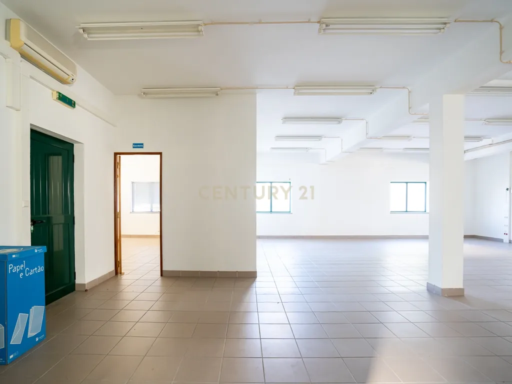 MORADIA de 3 ANDARES, ARMAZÉM-LOJA-HABITAÇÃO - Image 36