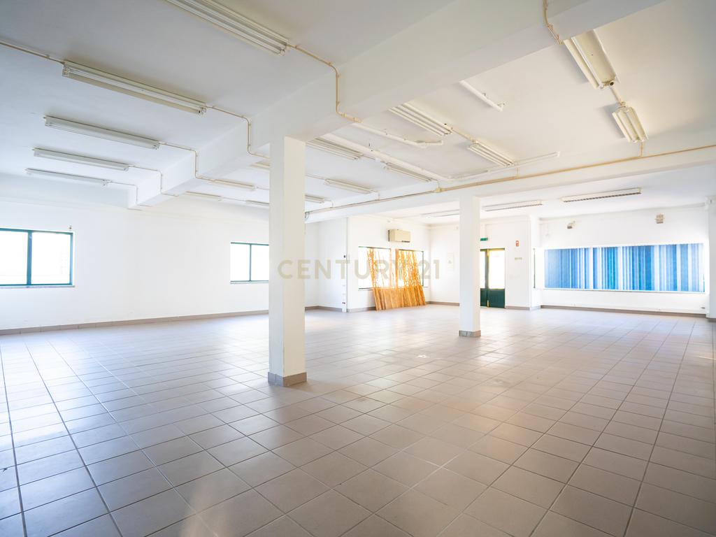 MORADIA de 3 ANDARES, ARMAZÉM-LOJA-HABITAÇÃO - Image 37