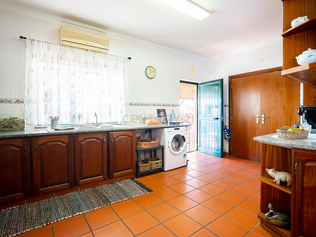 MORADIA de 3 ANDARES, ARMAZÉM-LOJA-HABITAÇÃO - Image 15
