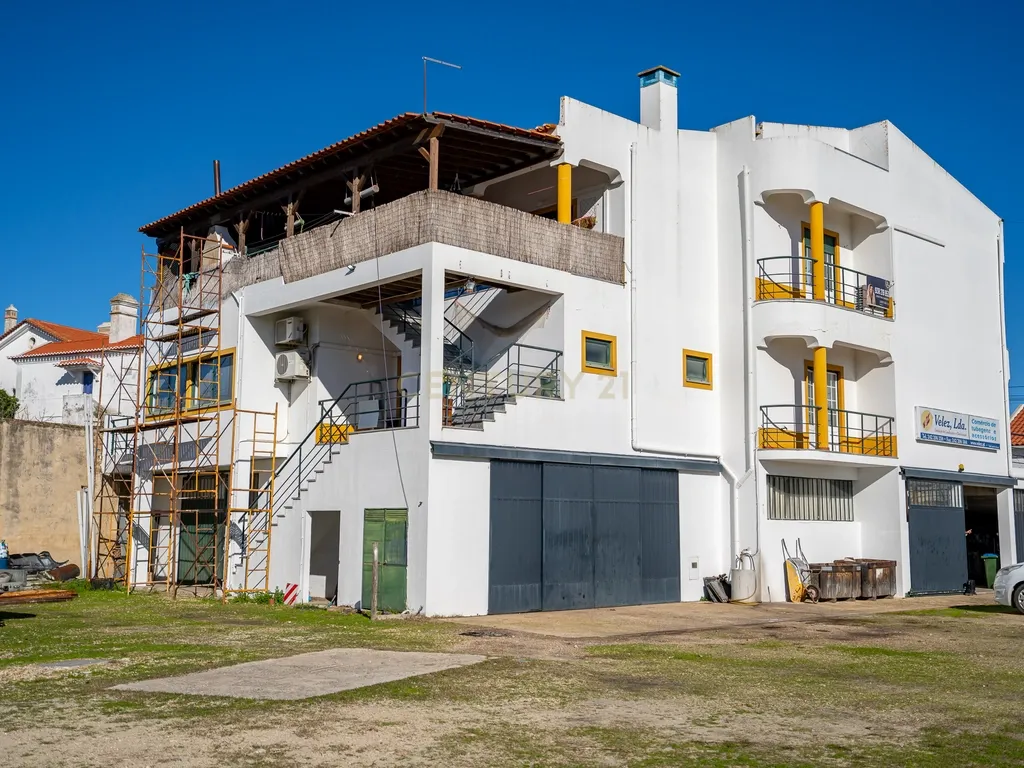 MORADIA de 3 ANDARES, ARMAZÉM-LOJA-HABITAÇÃO - Image 5