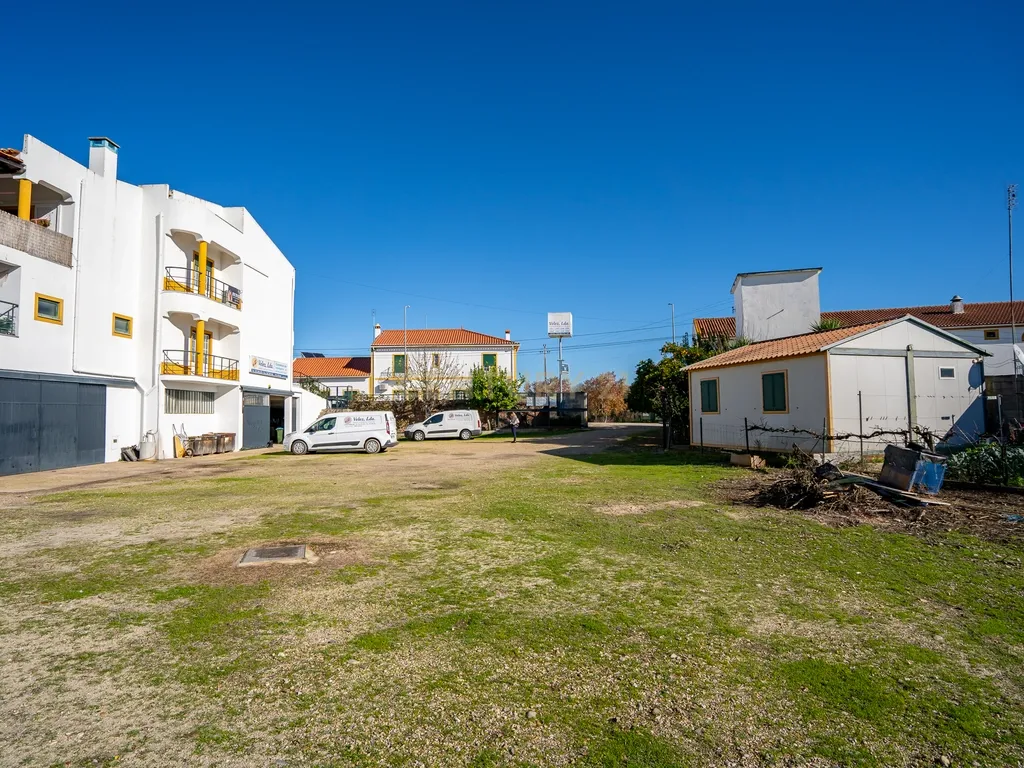 MORADIA de 3 ANDARES, ARMAZÉM-LOJA-HABITAÇÃO - Image 6