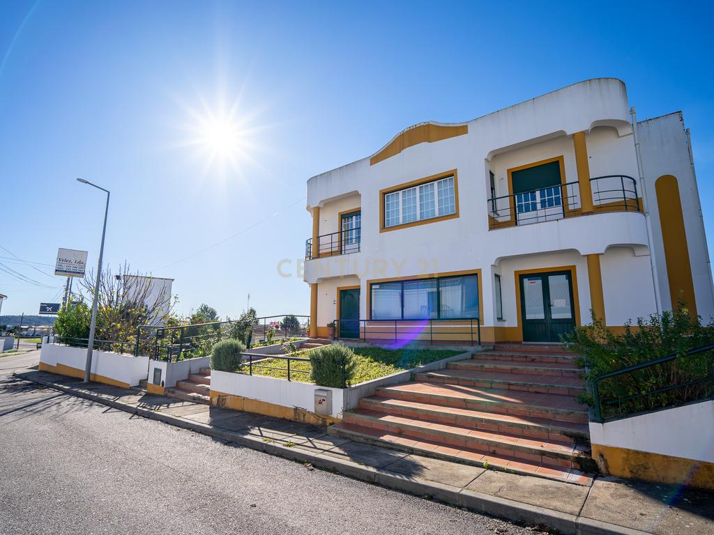 MORADIA de 3 ANDARES, ARMAZÉM-LOJA-HABITAÇÃO - Image 1