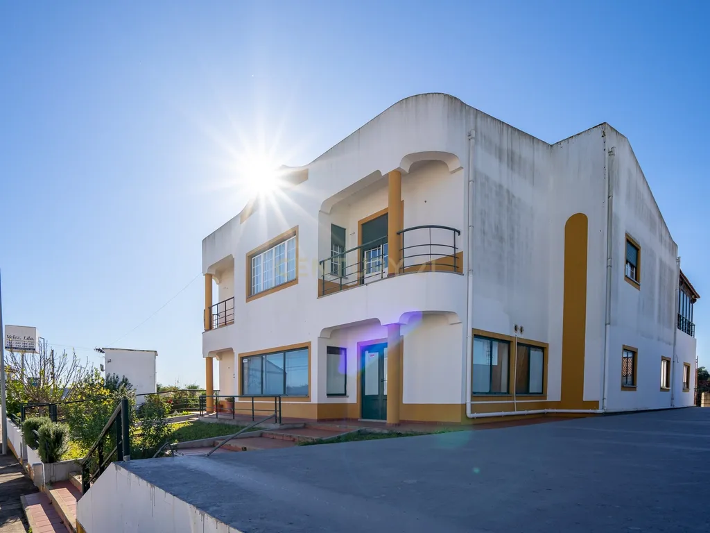 MORADIA de 3 ANDARES, ARMAZÉM-LOJA-HABITAÇÃO - Image 2