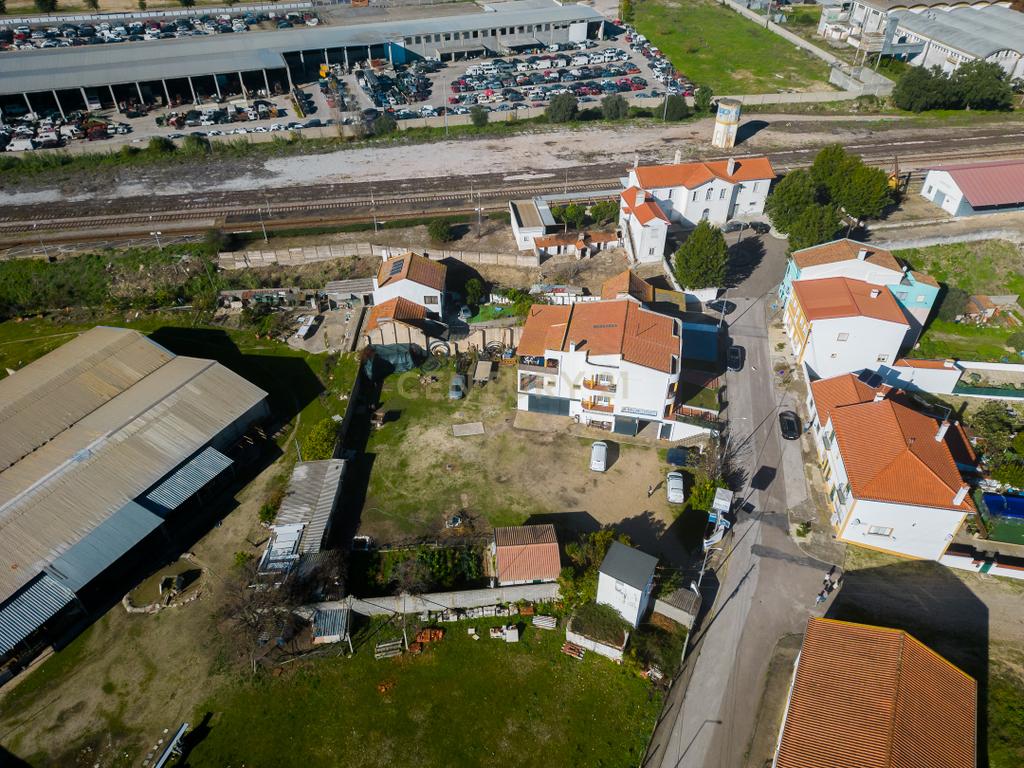 MORADIA de 3 ANDARES, ARMAZÉM-LOJA-HABITAÇÃO - Image 33