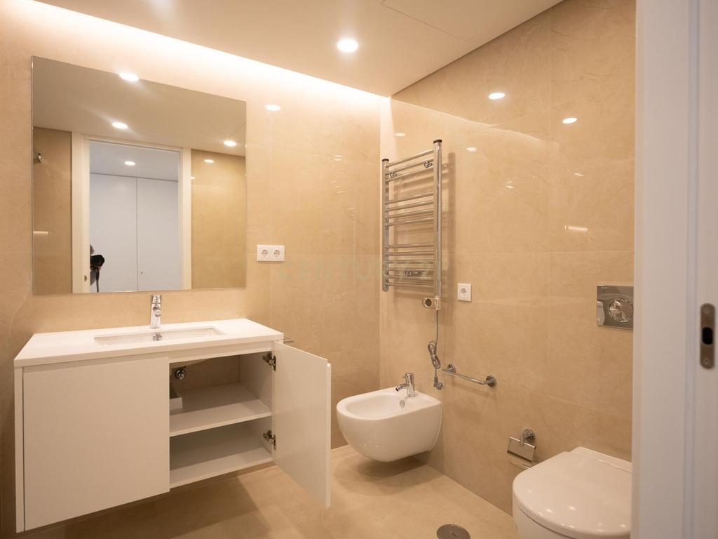 Apartamento T2 com estacionamento e piscina - Areeiro - Image 7