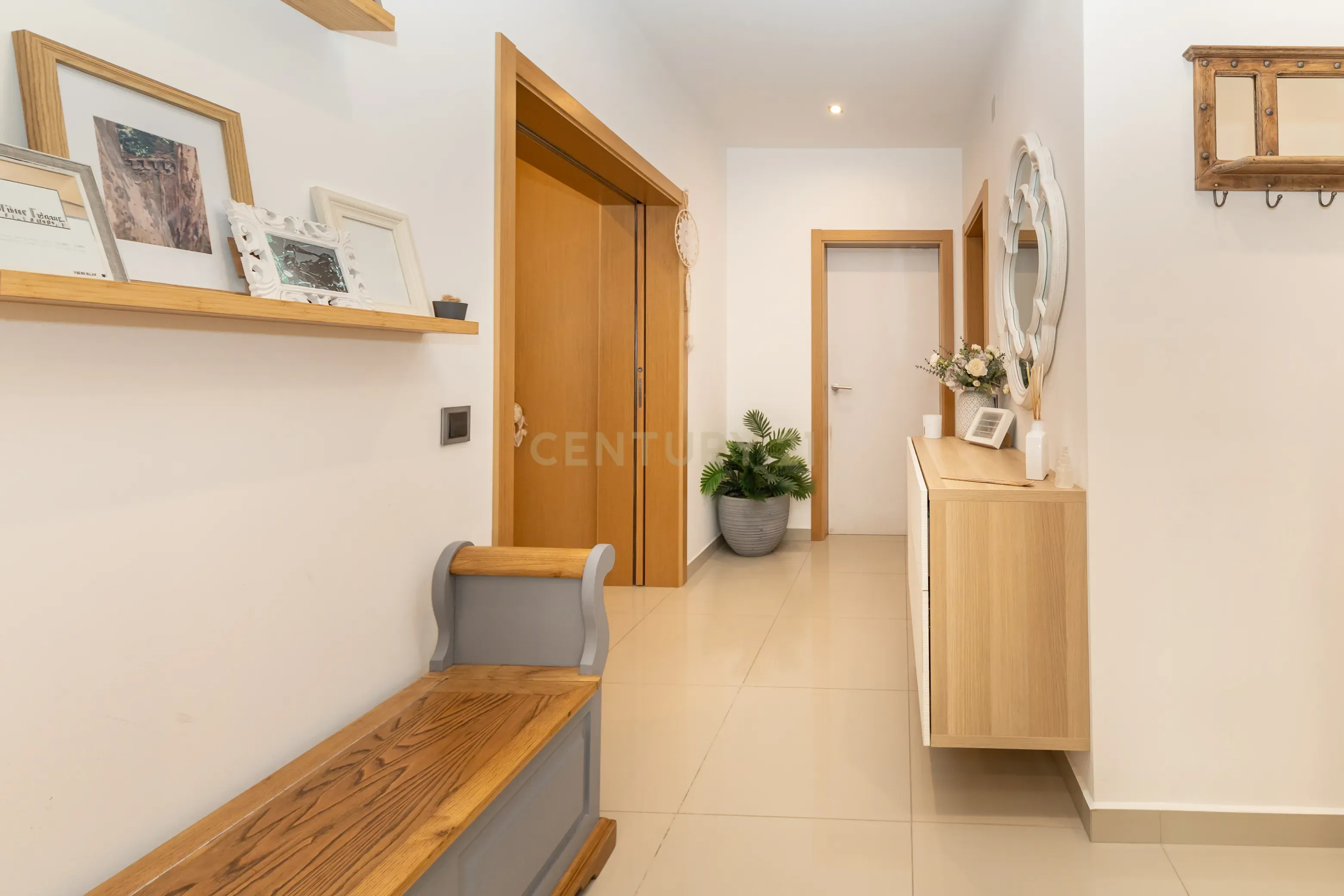Apartamento T4 convertido em T3 - Totalmente Renovado com Materiais Premium no Centro de Setúbal - Image 10